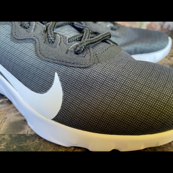 🆕 Nike Strada Women athletic shoes origina… - Picture 9 of 11